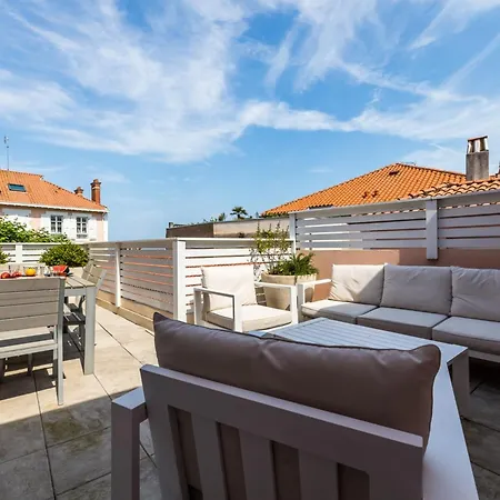 Les Halles Keyweek Duplex With Terrace And Parking In Center Apartament Biarritz