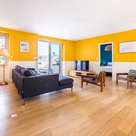 Les Halles Keyweek Duplex With Terrace And Parking In Center דירה ביאריץ