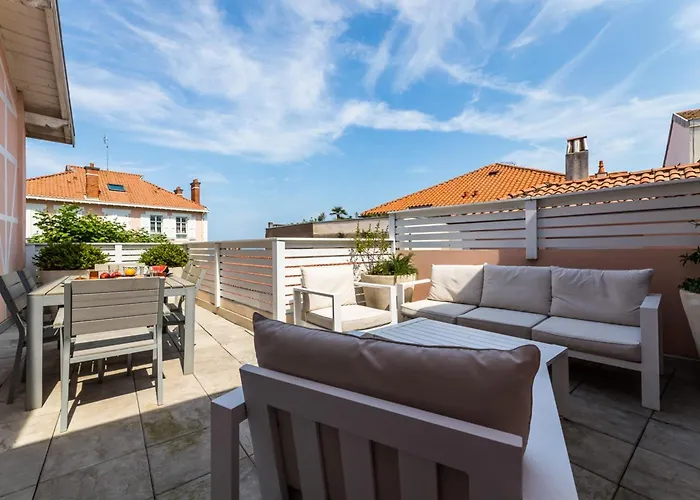 Les Halles Keyweek Duplex With Terrace And Parking In Center דירה ביאריץ